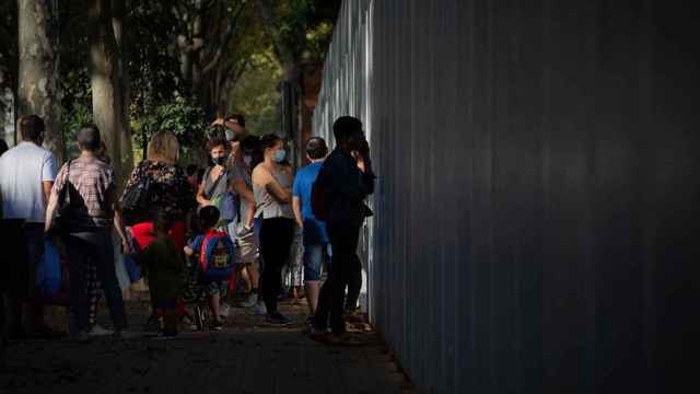 Exterior de una escuela de Barcelona / EUROPA PRESS