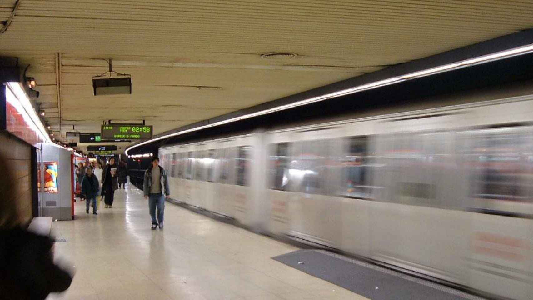 Andén de metro en la estación de plaza Catalunya / WIKIPEDIA