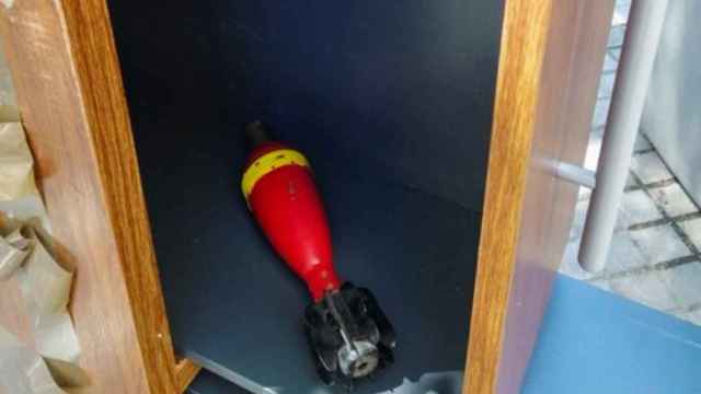Una granada de mortero hallada dentro de un armario abandonado en Barcelona / MOSSOS