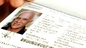 Pasaporte falsificado de Eduardo Pascual Arxé / FOTOMONTAJE CG