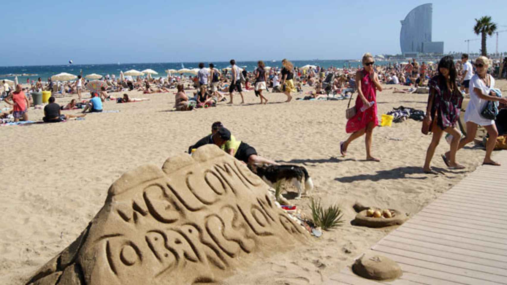Imagen de la playa de la Barceloneta, en Barcelona / CG