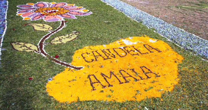 Los vecinos de Barosela elaboraron alfombras florales en homenajea a las menores asesinadas