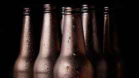 Varias botellas de cerveza de una empresa que ha invertido en el negocio