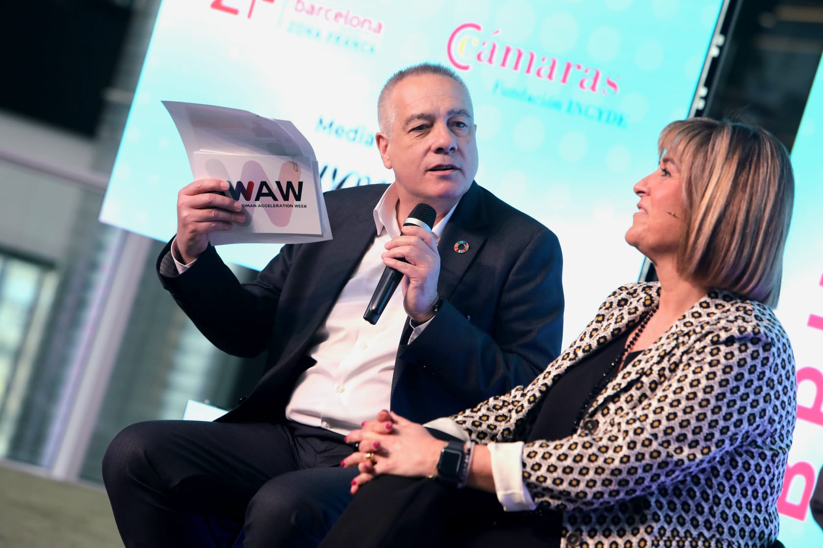 El delegado especial de la Zona Franca en Barcelona, Pere Navarro y la alcaldesa de l'Hospitalet, Núria Marín durante el debate BWAW