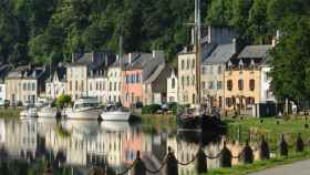 Châteaulin (Kastelin), una pequeña ciudad atravesada por el canal que une Nantes con Brest (Bretaña)