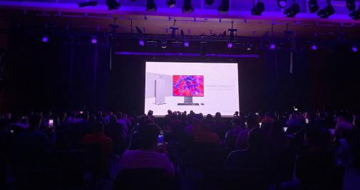 La presentación del Huawei Matestation en el acto de lanzamiento de productos celebrado antes del Mobile / VR - CG