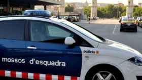 Un coche patrulla de los Mossos d'Esquadra detenida mujer / CG
