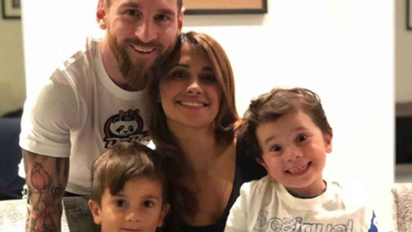 Antonella Roccuzzo con Messi y sus hijos