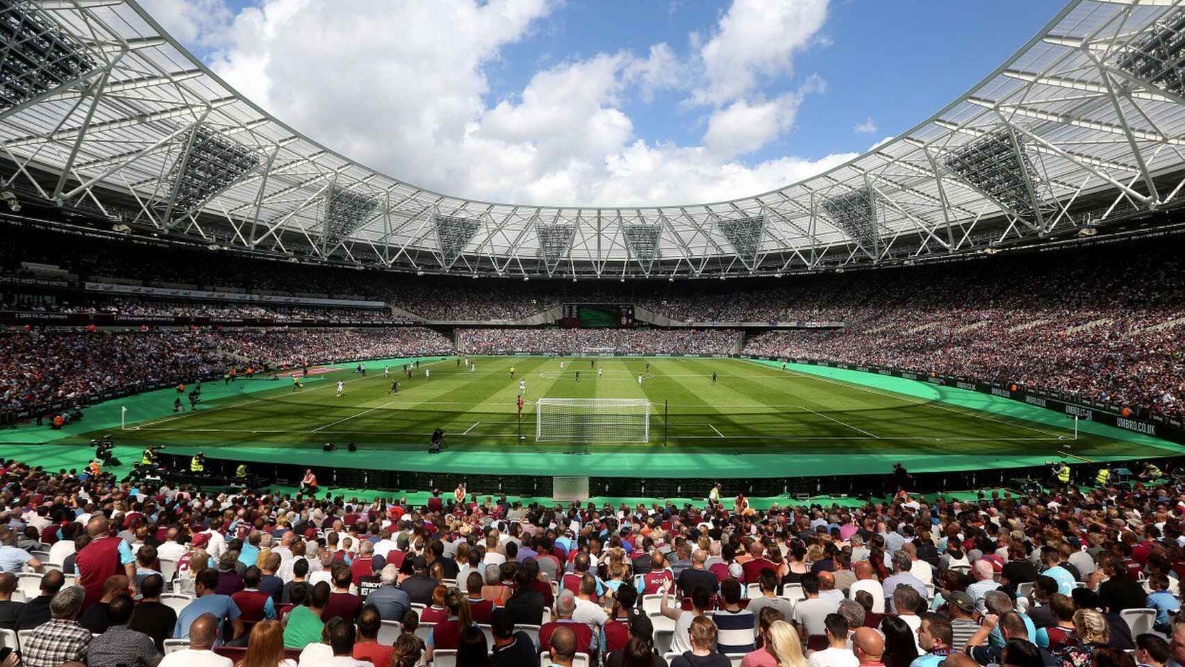Vista panorámica de las gradas del London Stadium lleno con aficionados del West Ham / EP