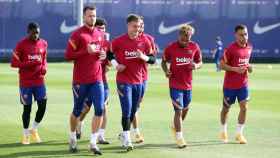 Dembelé, Neto, Tenas, De la Fuente y Dest en un entrenamiento del Barça / FC Barcelona