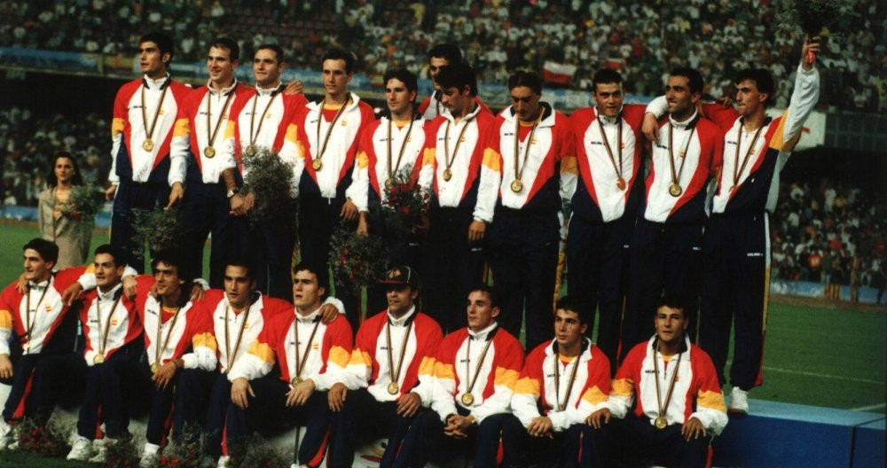 Todos los integrantes de la selección española de fútbol campeona olímpica en el '92/ REDES
