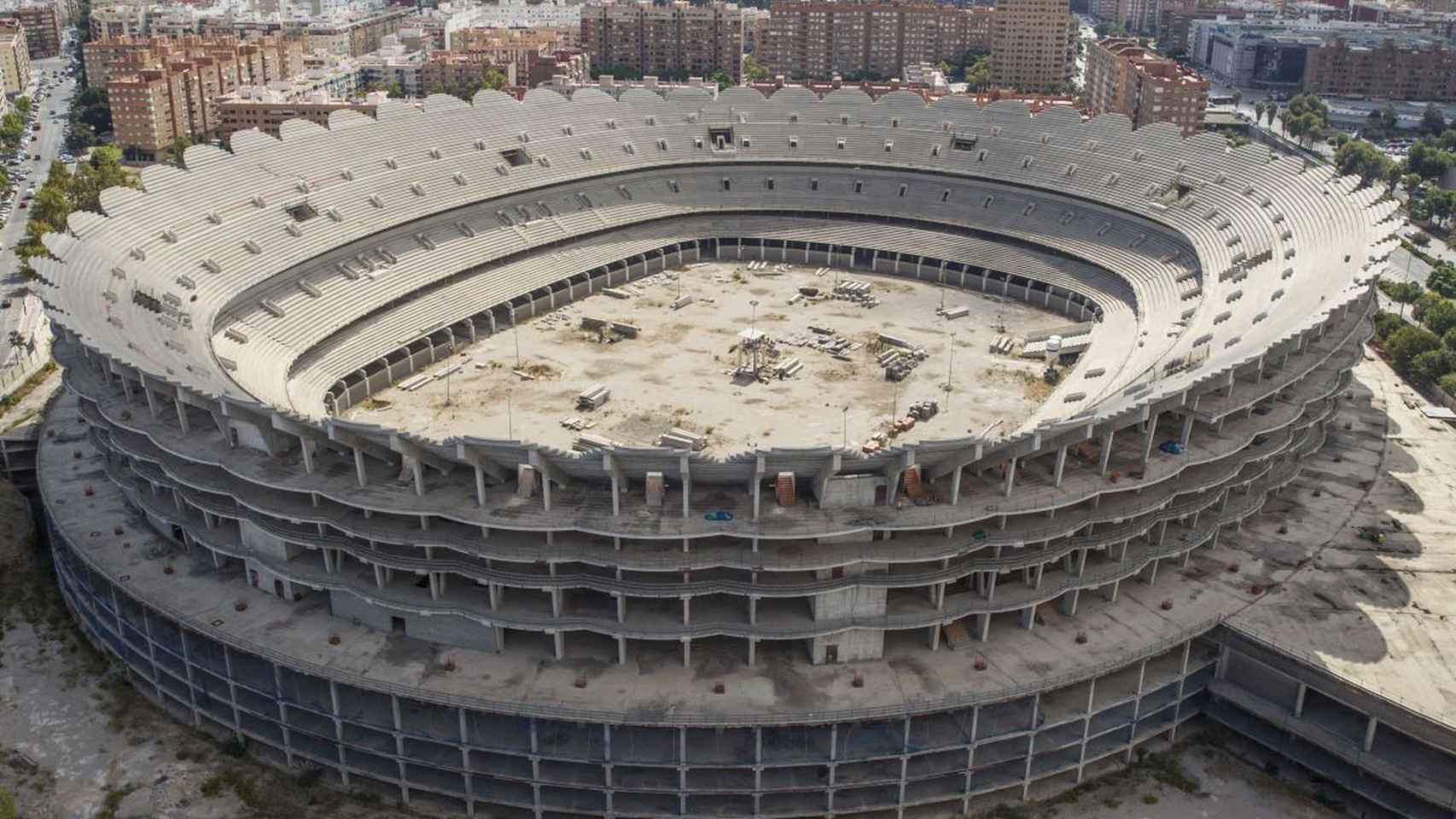 Panorámica del nuevo Mestalla, con las obras paralizadas desde 2009 / REDES