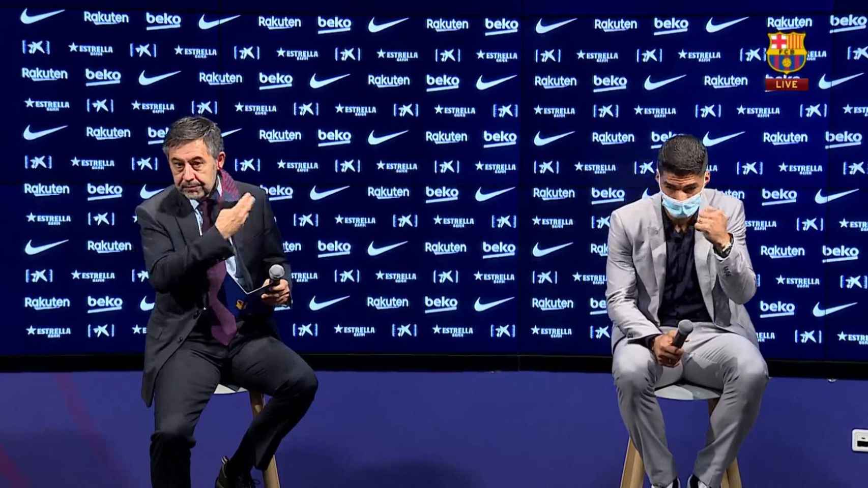 Bartomeu y Suárez en la rueda de prensa de despedida del uruguayo / Redes