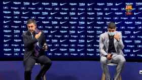 Bartomeu y Suárez en la rueda de prensa de despedida del uruguayo / Redes