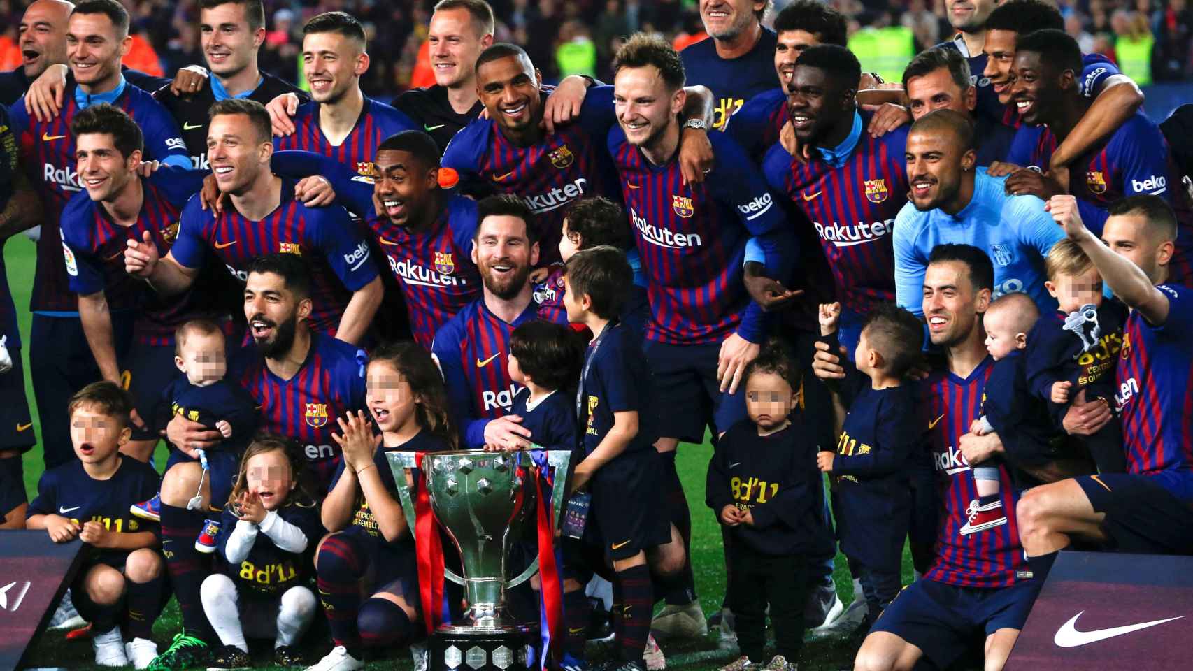 Los jugadores del Barça celebran un título de Liga | EFE
