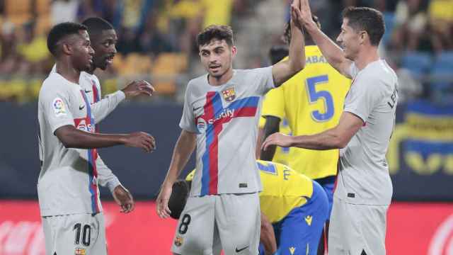 Dembelé celebra su gol al Cádiz con Ansu Fati, Pedri y Lewandowski / EFE