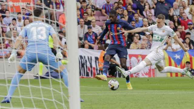 Acción individual de Dembelé por la banda derecha contra el Elche / FCB