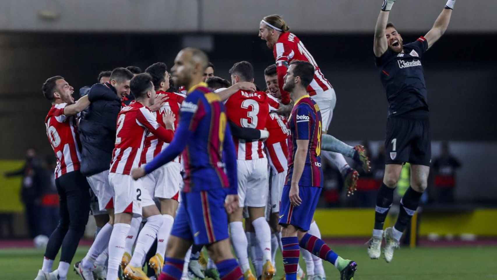 Los jugadores del Barça, tras caer contra el Athletic en la final de la Supercopa | EP