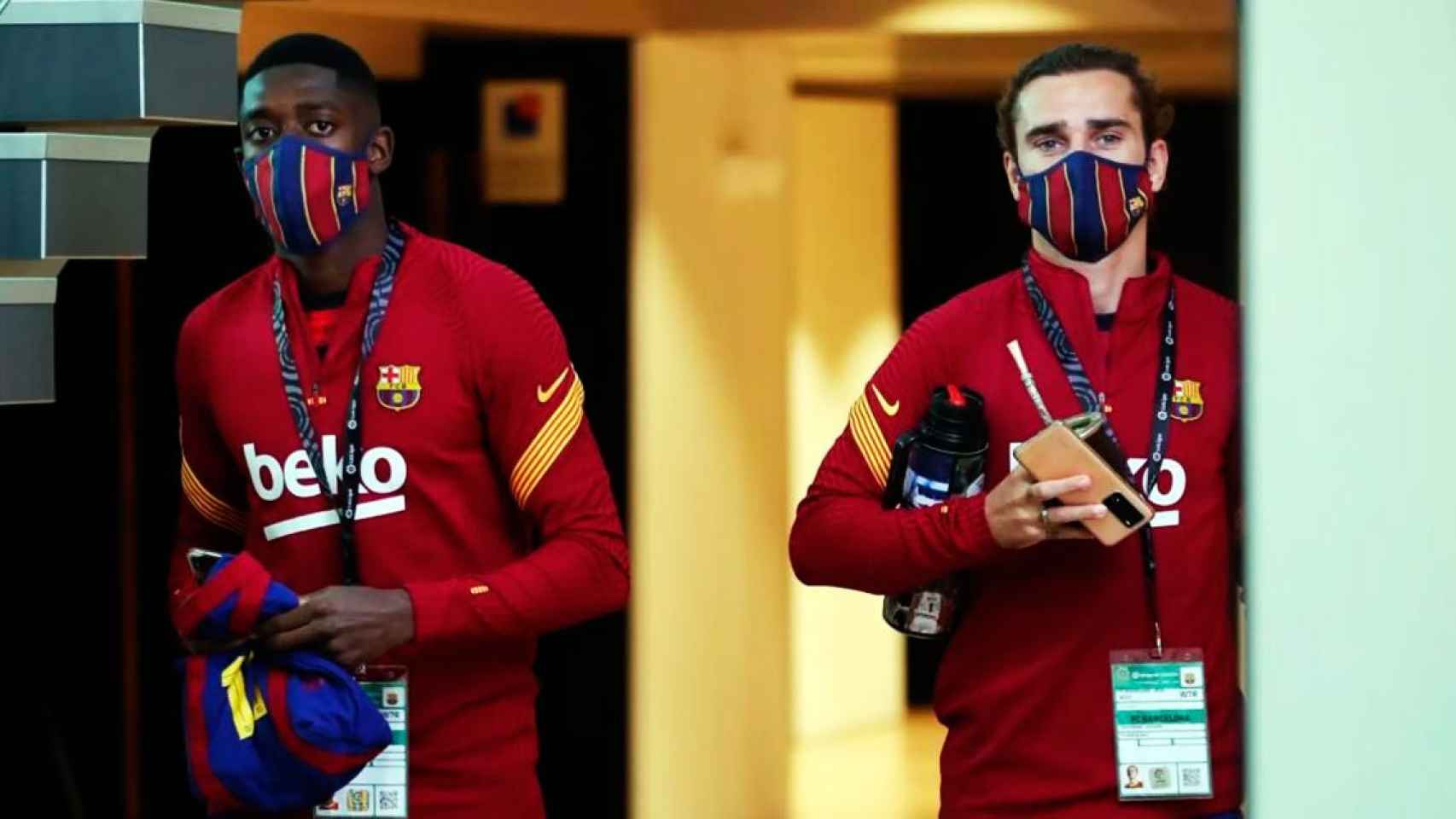 Dembelé y Griezmann en las instalaciones del Camp Nou, con mascarilla del Barça / FCB