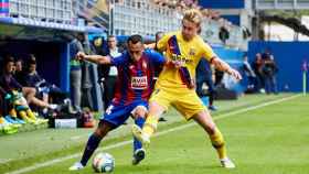 De Jong, en una acción ante el Eibar la temporada pasada | EFE