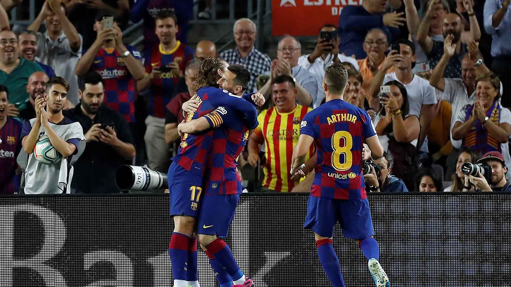Una foto de Griezmann y Messi celebrando el gol del francés ante el Villarreal / EFE