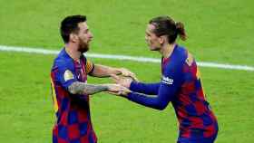 Messi y Griezmann celebrando un gol con Messi / EFE