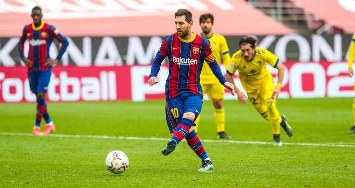Leo Messi, de penalti, adelantó al Barça contra el Cádiz | LaLiga