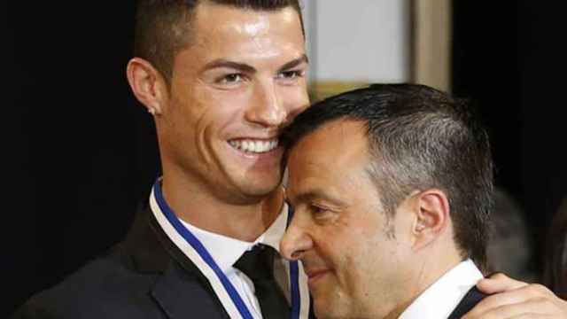 Una foto de archivo de Cristiano Ronaldo y Jorge Mendes