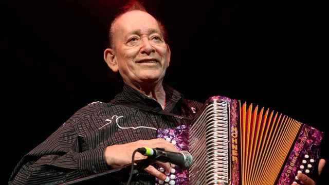 Flaco Jiménez, tocando su célebre acordeón / EFE