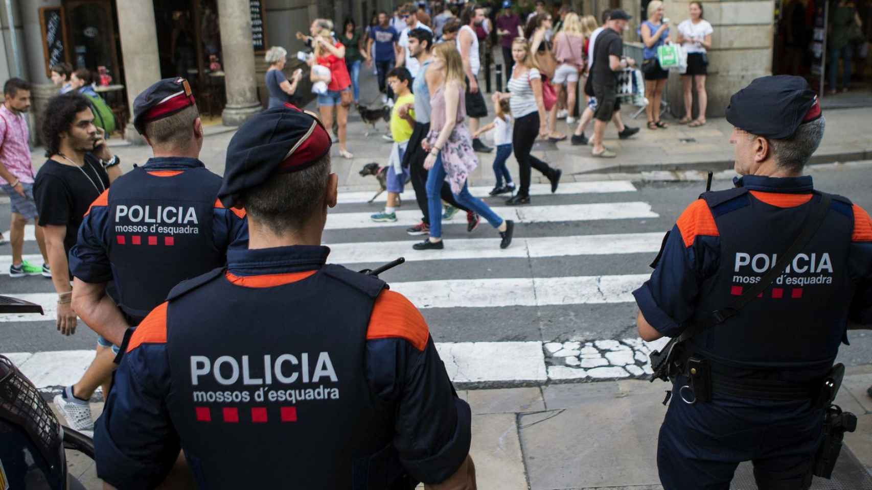 Agentes de Mossos en Barcelona en una imagen de archivo / EFE