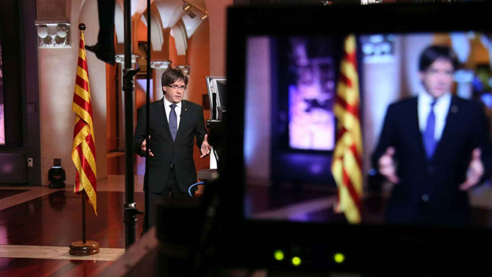 El presidente catalán Carles Puigdemont, en su primer discurso institucional televisado con motivo de la Diada / JORDI BEDMAR