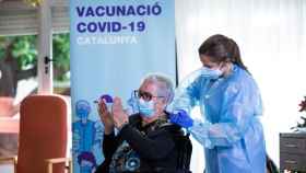 Se cumple un año del pinchazo a Josefa Pérez, la primera en recibir una vacuna contra el Covid-19 en Cataluña / EUROPA PRESS