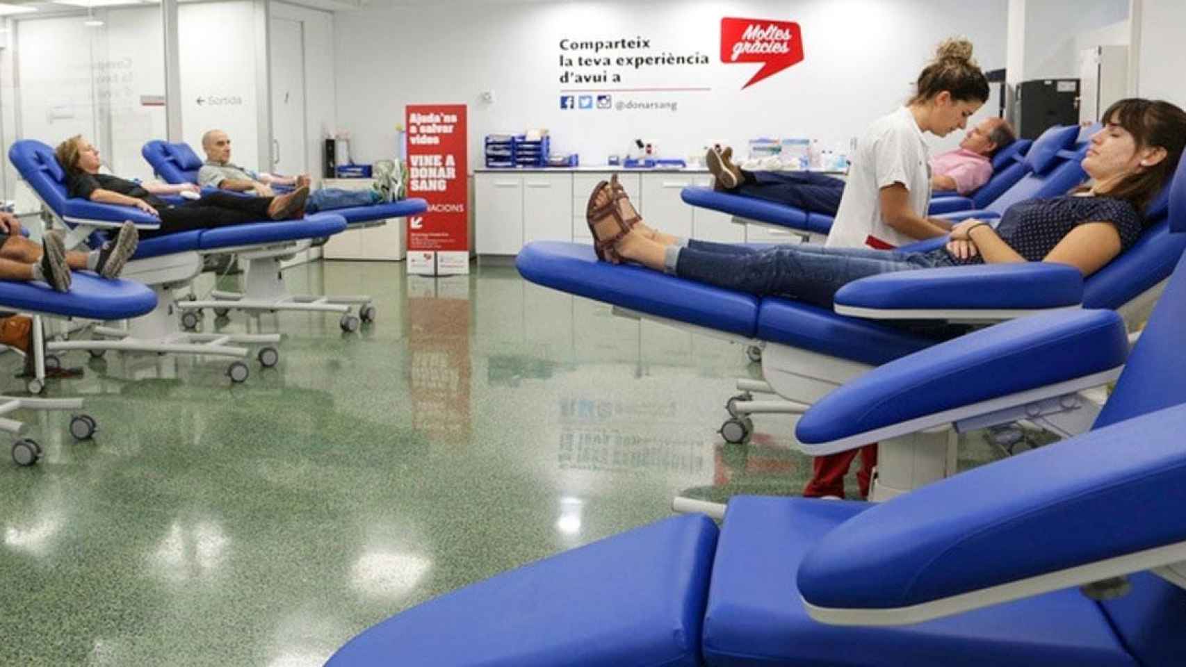 Donantes de sangre durante una campaña de recogida / CG