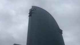 El Hotel Vela de Barcelona sufre daños a causa de las fuertes ráfagas de viento que deja Gloria a su paso / YOUTUBE