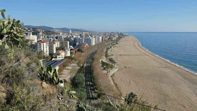 Playa del Garbí de Calella, donde se ha ahogado un hombre este fin de semana / WIKIPEDIA