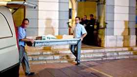 Extracción de los restos de Salvador Dalí de su tumba en Figueres el pasado julio / EFE