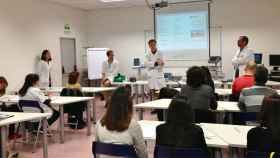 Médicos del Parc Taulí, en una jornada de formación en el hospital de Sabadell / CG