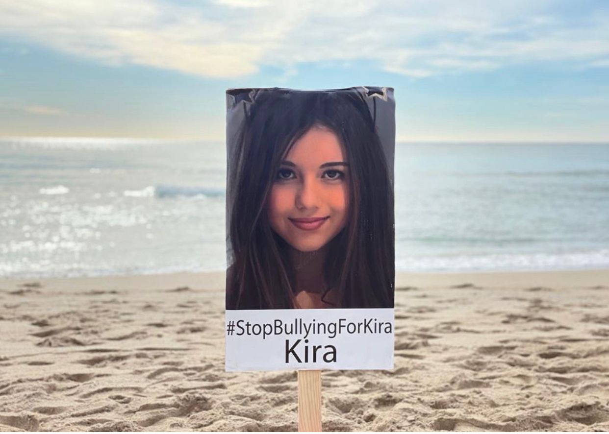 Cartel de homenaje a Kira López, el pasado 8 de enero, cuando hubiese cumplido 16 años / CEDIDA