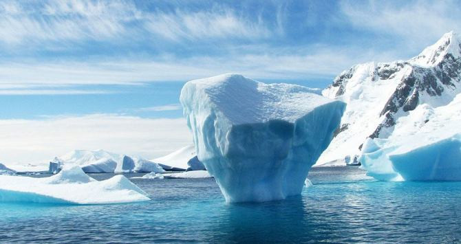 Islote de hielo en la Antártida / PIXABAY