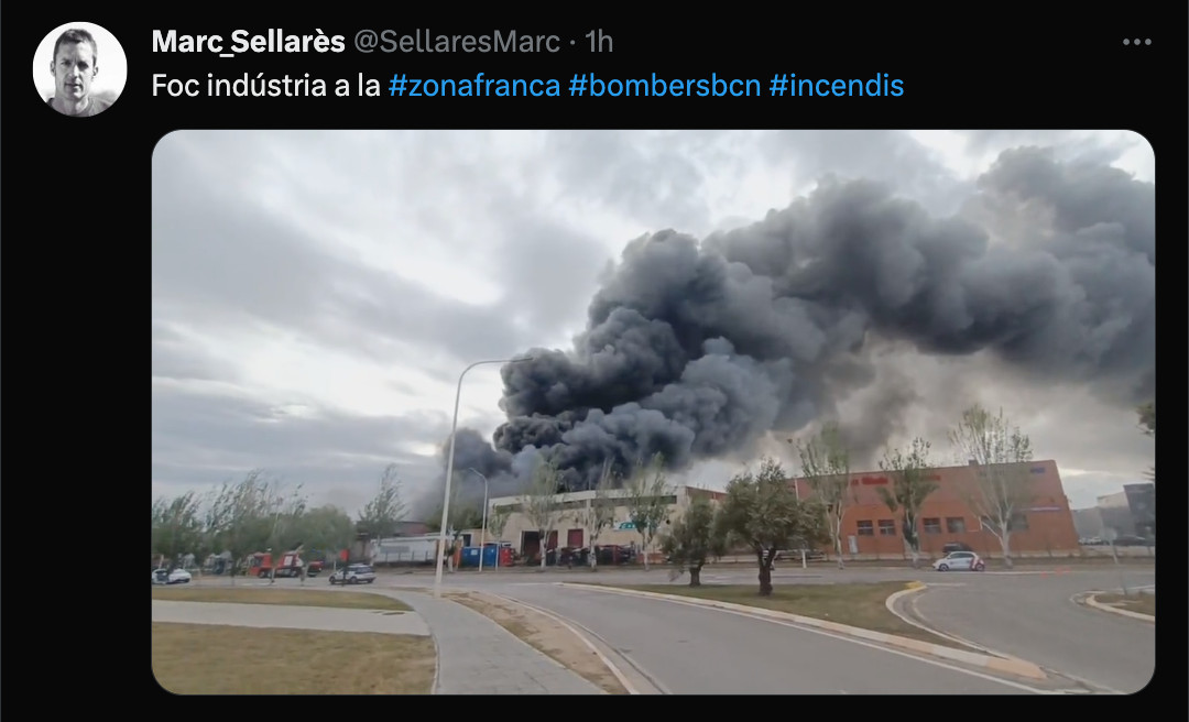 Incendio activo en el interior de una empresa cárnica de Mercabarna / TWITTER