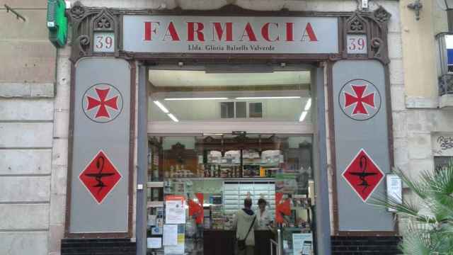 La entrada a una farmacia de Barcelona / EP