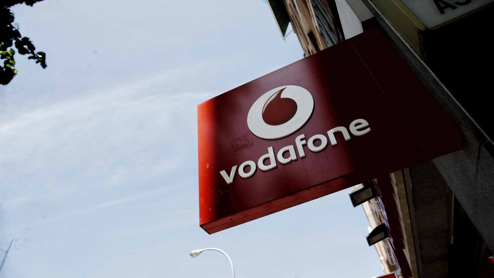 Logo de Vodafone en una de sus tiendas / EUROPA PRESS