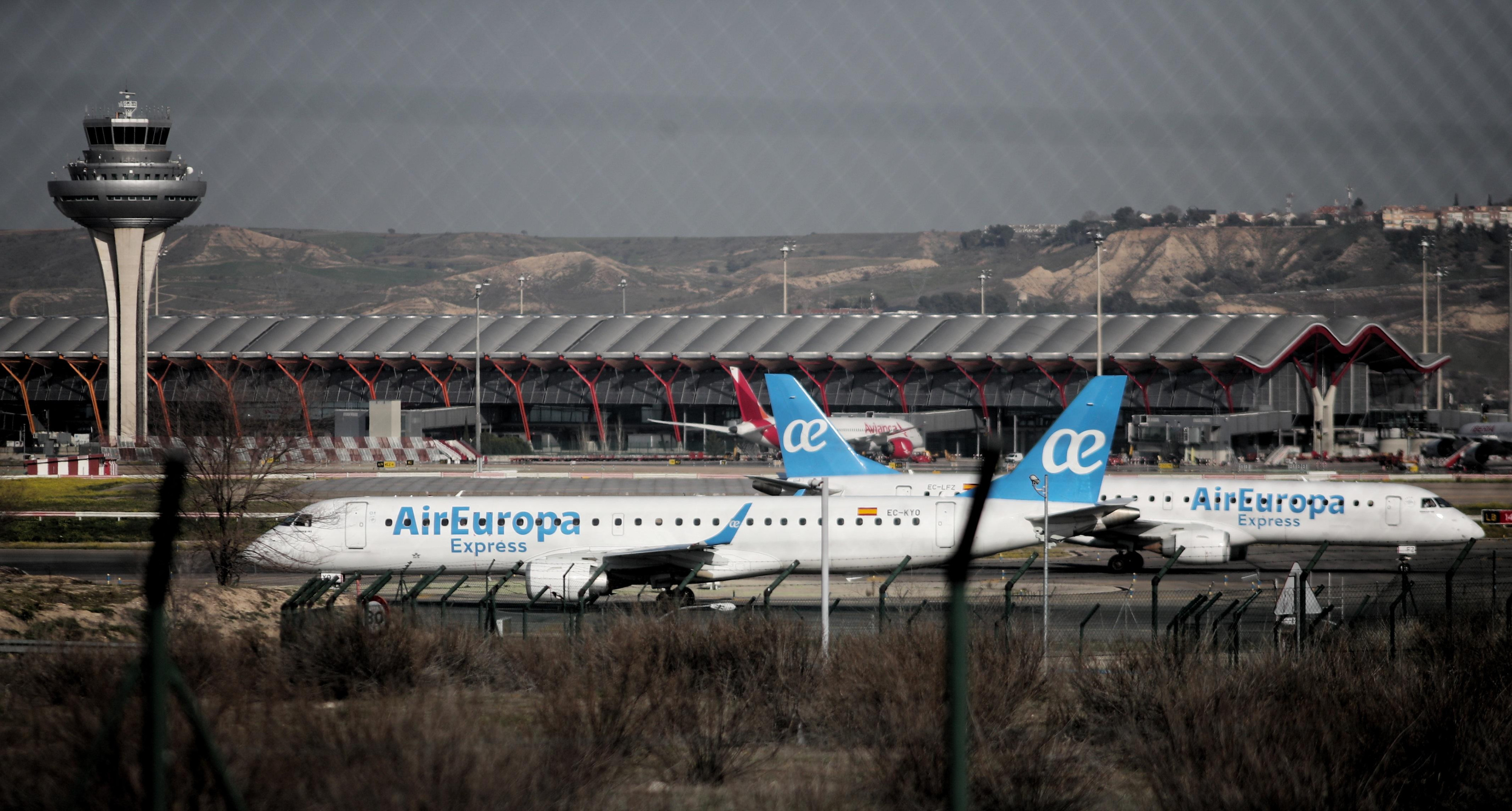 Dos aviones de Air Europa en Barajas / EUROPA PRESS