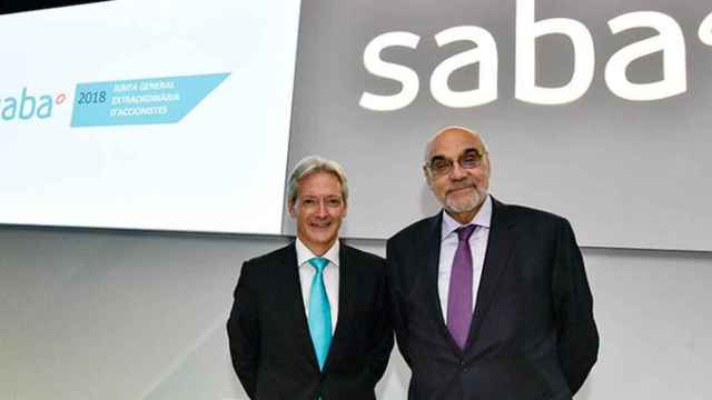 El presidente de Saba, Salvador Alemany (d), y el consejero delegado, Josep Martínez Vila (i), en la junta extraordinaria de 2018 / SABA