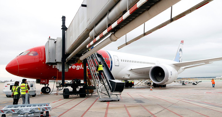 Imagen de un avión de Norwegian Air Shuttle en el aeropuerto de El Prat de Barcelona / CG