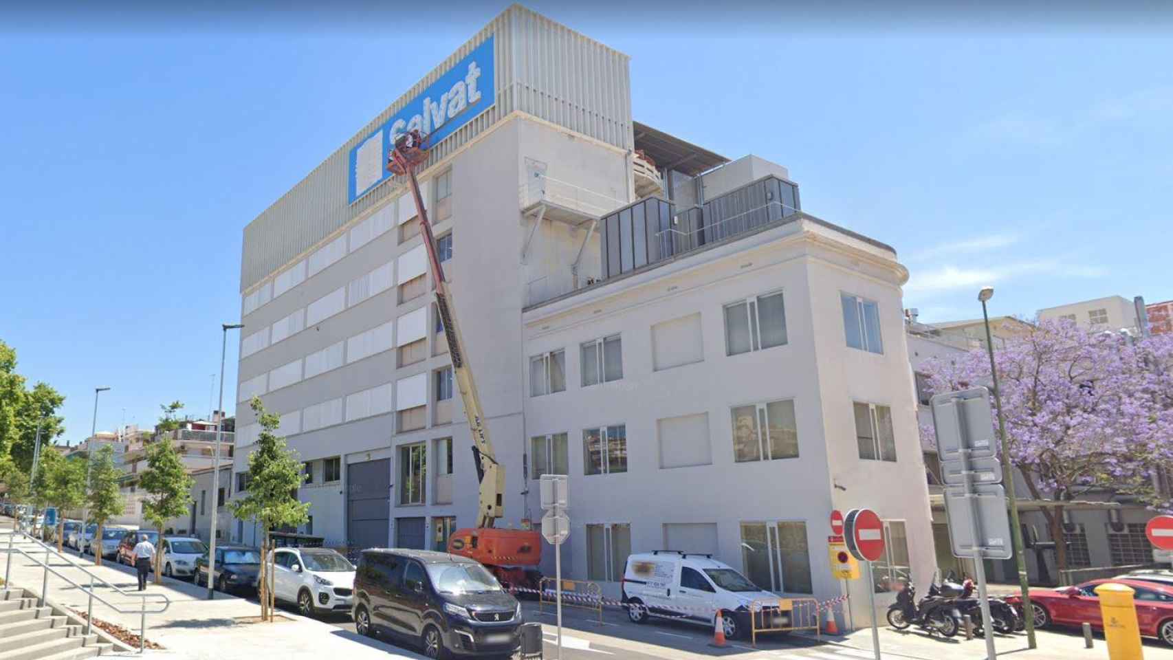 Sede central de Laboratorios Salvat SA en Esplugues de Llobregat / CG