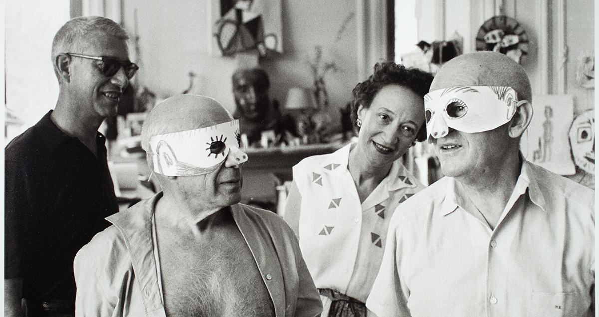 Daniel y Eleanor Saidenberg junto a Picasso y Kahnweiler en Cannes en el verano del 57 © Archivo David Douglas Duncan © Sucesión Pablo Picasso, VEGAP, Madrid, 2022