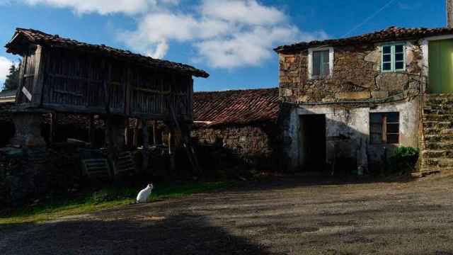 Imagen de una aldea, como la puesta a la venta en galicia, en una imagen de archivo / PIXABAY