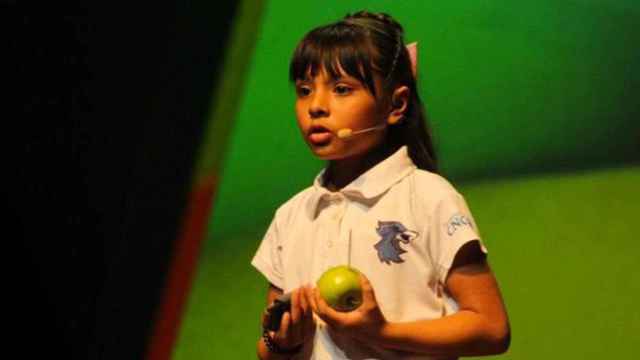 Adhara Pérez, la niña de ocho años que estudia dos carreras / TWITTER
