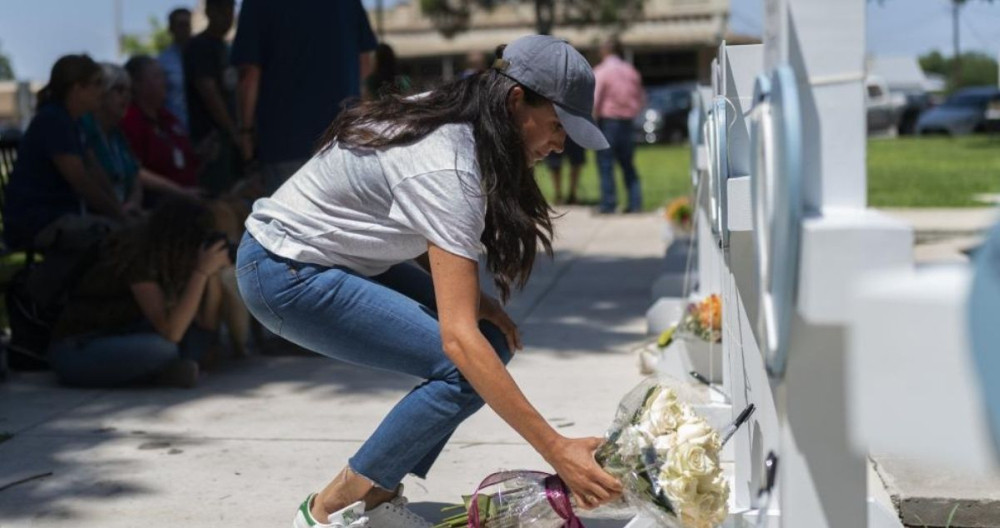 Meghan Markle en el monumento conmemorativo de la matanza de Texas / AGENCIAS